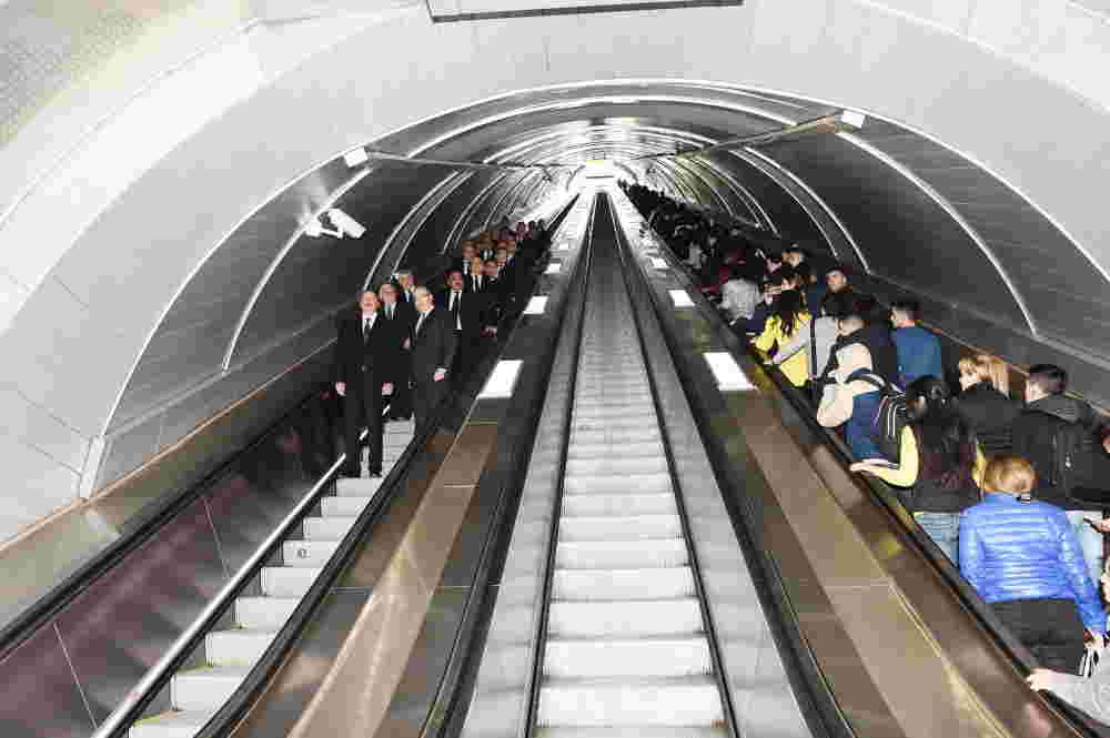 İlham Əliyev metropolitenin retro vaqonlarında -  FOTOLAR